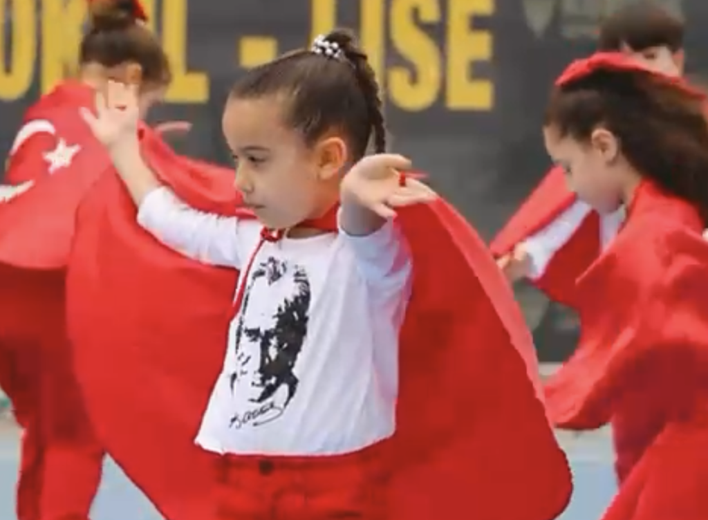 Kolej Küpkök’te 23 Nisan Karnavalı