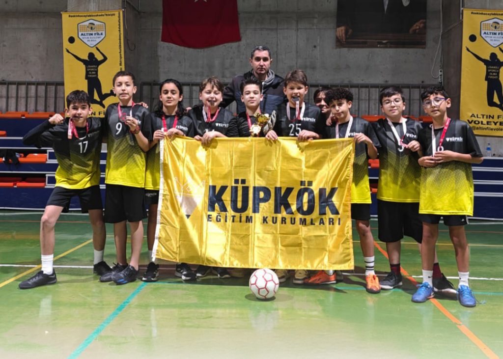 Kolej Küpkök Ortaokul öğrencilerimizden Futsal Turnuvasında Madalya