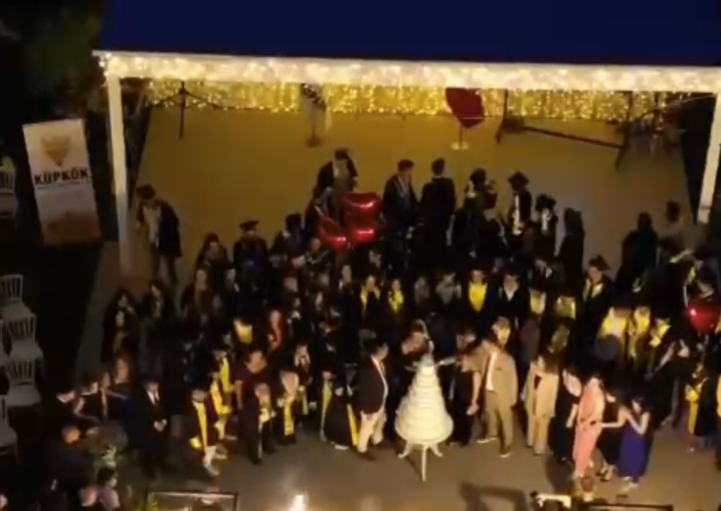 Kolej Küpkök’ten Görkemli ve Işıltılı Mezuniyet Gecesi!