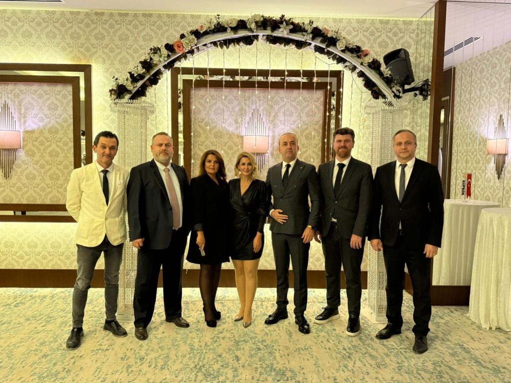 Küpkök Eğitim Kurumları Yönetim Kurulu’ndan Kıymetli öğretmenlerimiz için müthiş bir Öğretmenler Günü etkinliği…